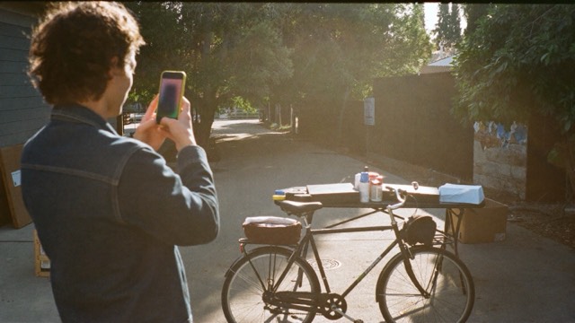 Photographing a bicycle to sell it